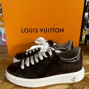 Super clean, authentic Louis Vuitton Timeout Sneakers size 38.5 (8.5)